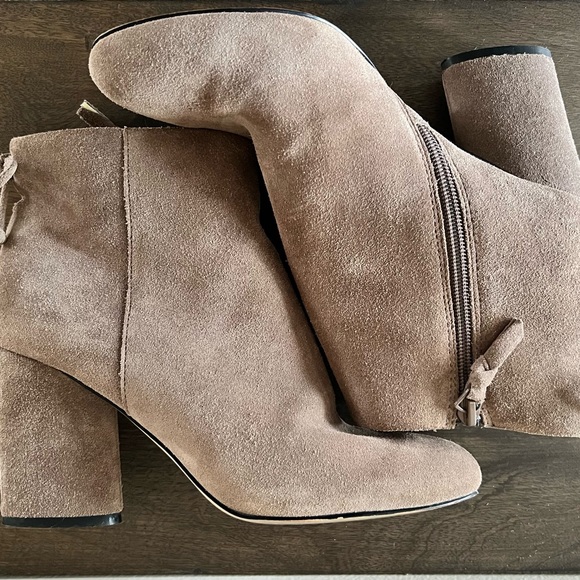 Tahari Taupe Gray Suede Bootie - Size 7.5 - Picture 6 of 8